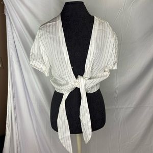 Alice in the Eve tie top white and black womens